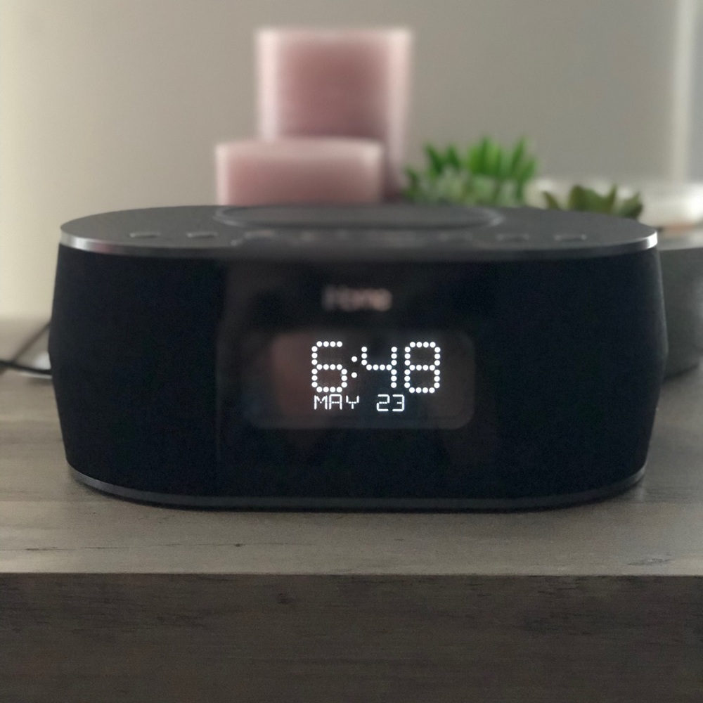⛔️SOLD⛔️ iHome Wireless Fast Charge Alarm/Speaker